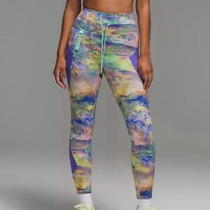 NWT Lululemon Cargo SHR Hiking
Tight 25"